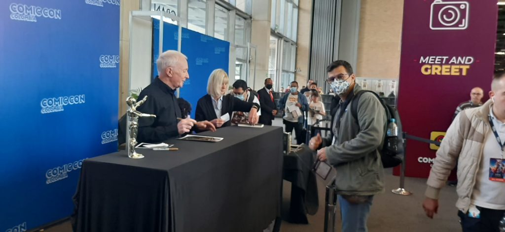 Meet & Greet con Anthony Daniels para conseguir sus autógrafos en la Comic Con de Medellín.