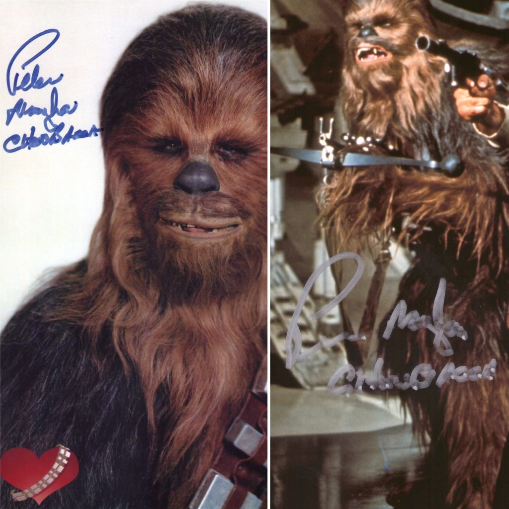 Dos distintos autógrafos de Peter Mayhew (Chewbacca), con el pasar del tiempo.